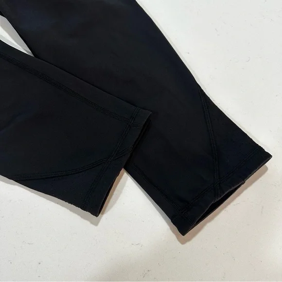 Lululemon Breezy Dot Crop *19" - Size 6 - Picture 6 of 12